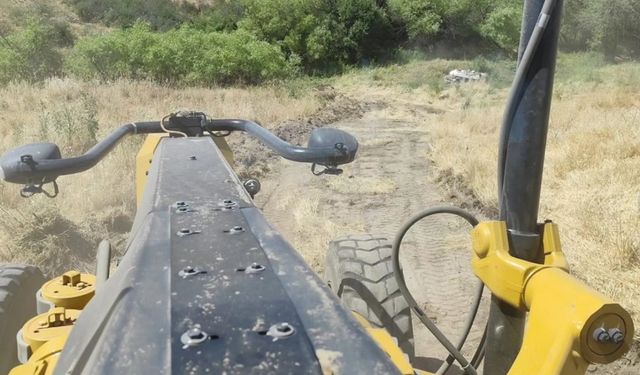 Diyarbakır’da köy yollarına greyder girdi: Temizlik sürüyor!