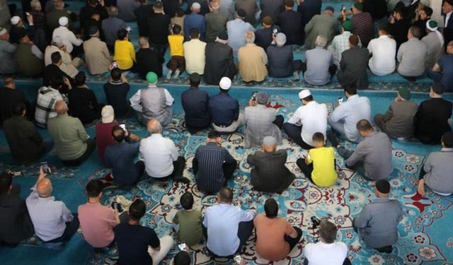 "Namazın izni mi olur?" Dedi: İmamın evini bastı!