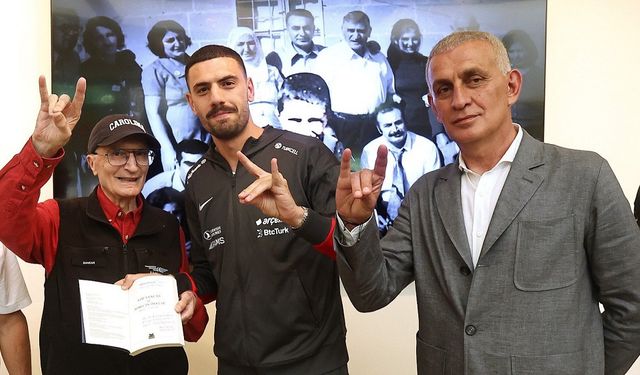 A Millî Takım'dan Aziz Sancar'a ziyaret: Bozkurt işareti yaptılar