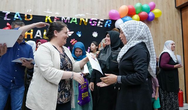 Diyarbakır Ferzad Kemanger Halk Kütüphanesi, mezunlarını verdi
