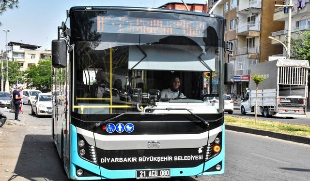 Diyarbakır ulaşımı 12 kadına emanet: Direksiyon başına geçtiler