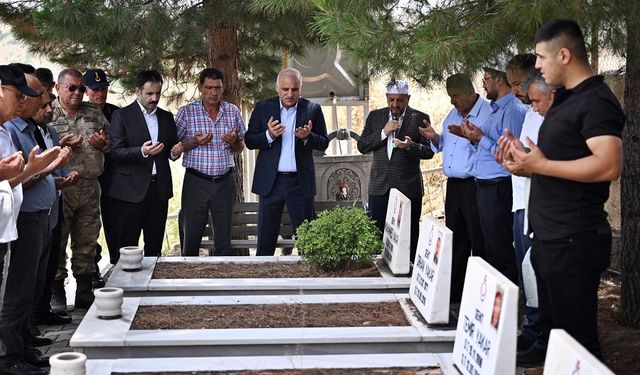 Diyarbakır Valisi Zorluoğlu şehit aileleriyle bayramlaştı