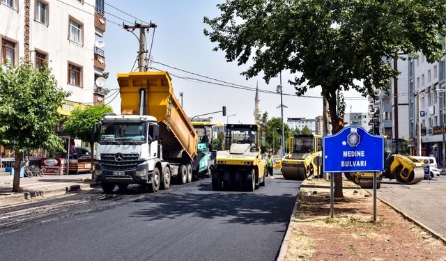 Diyarbakır’da bir cadde daha sil baştan yenileniyor