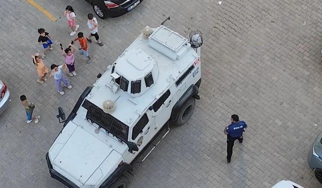 Diyarbakır’da çocukların polis sevgisi: Ortaya bu manzara çıktı