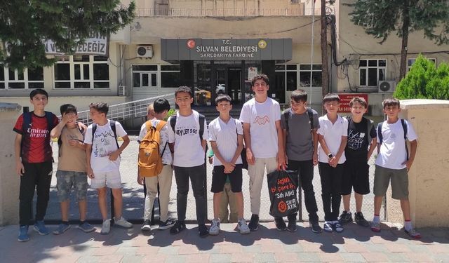 Diyarbakır’da genç futbolcular belediye önüne gitti: Çözüm istedi