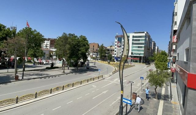 Elazığ'da cadde ve sokaklar ‘huzur’ için boşaldı