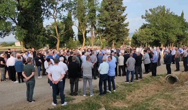 Gelenek bozulmadı: 10 bin kişi aynı anda bayramlaştı