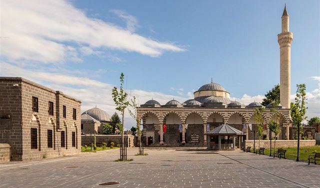 Diyarbakır’da Kur’an dinletiyordu: Sevilen imam sürgün edildi iddiası!