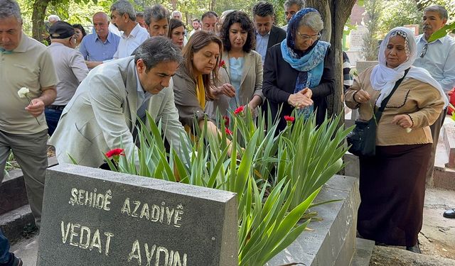 Vedat Aydın Diyarbakır’da mezarı başında anıldı