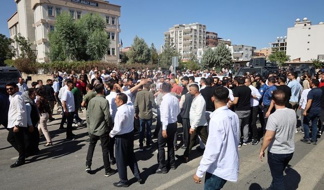 DEM Parti yürüyüşüne tepki gösteren şahıs darp edildi!