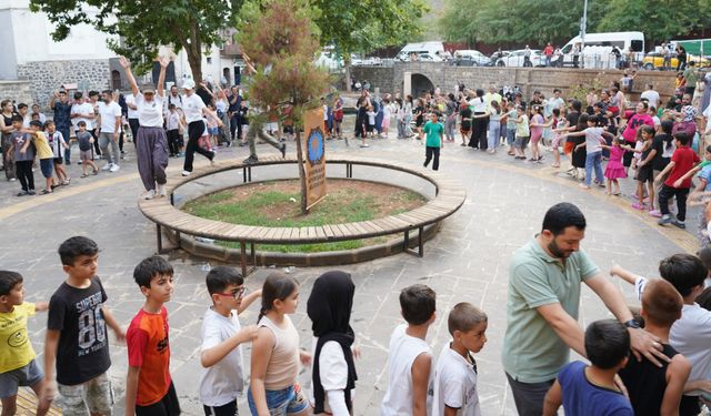 Diyarbakır Anzele’deki çocuklara sürpriz!