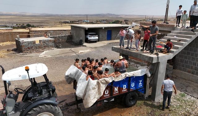 Diyarbakır’da havuz yoksa römork var: Çocuklar akın etti