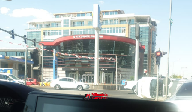 Diyarbakır'da korkutan kaza: İki araç pert oldu!