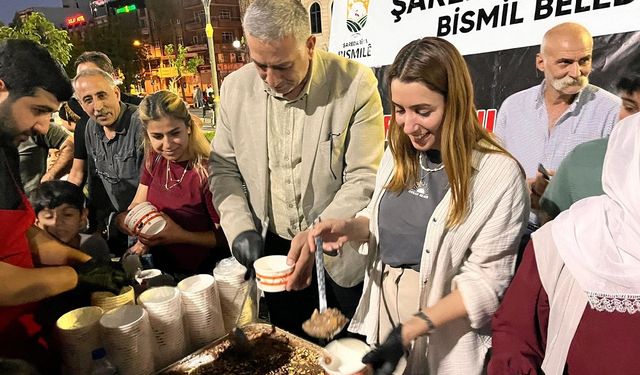 Diyarbakır’ın ilçesinde 3 noktada aşure dağıtıldı