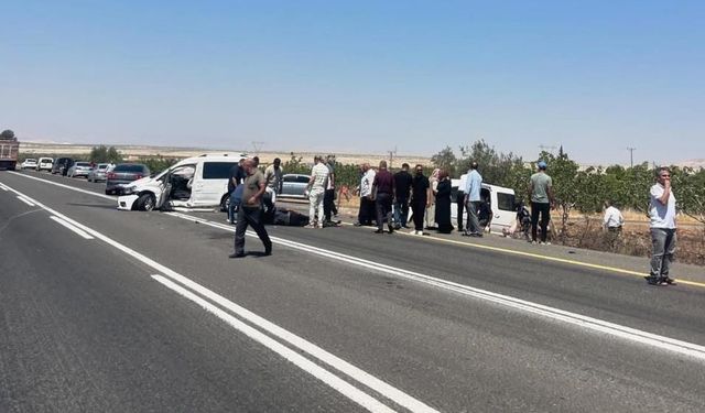 Urfa’da iki araç çarpıştı: Ağır yaralı var