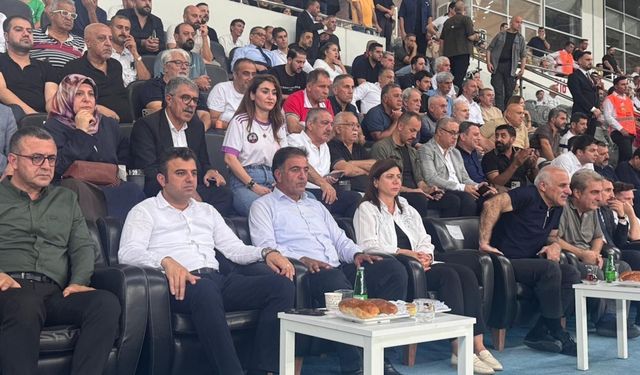 Amedspor Erzurumspor maçını protokolde kimler izledi?