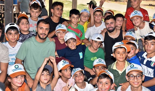 Amedsporlu futbolcular çocuklarla buluştu: Forma hediye etti