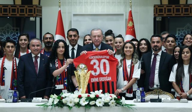POLİTİKA
