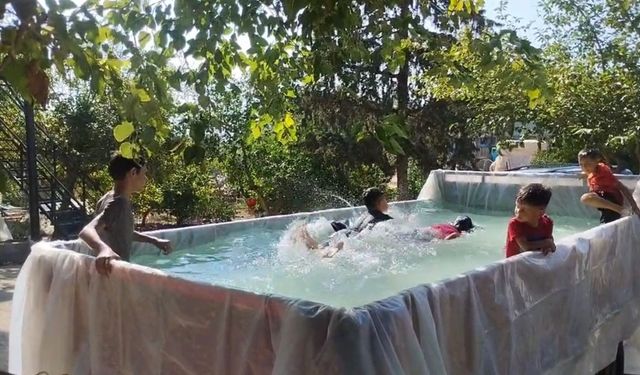 Sıcaklık 96 yılın rekorunu kırdı: Çocuklar için çareyi römorkta buldu!