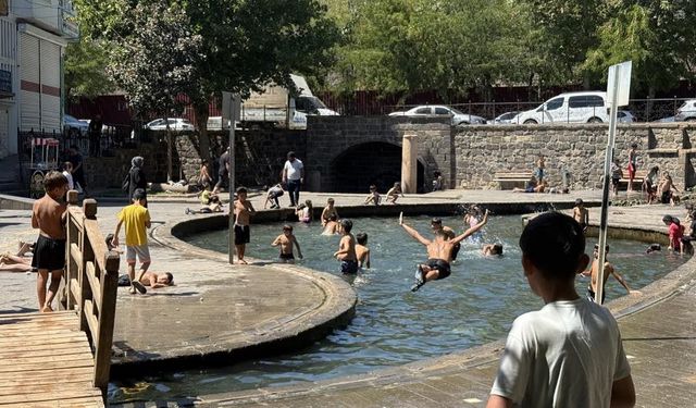 Diyarbakırlı çocuklar: “Sıcaktır, yanıyoruz, Anzele’de serinliyoruz!”