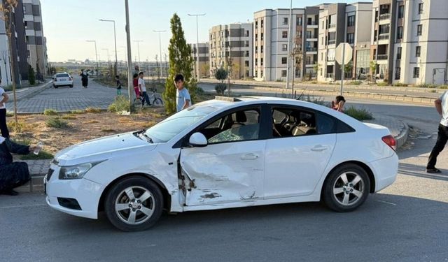 Diyarbakır TOKİ’de kaza: iki otomobil çarpıştı