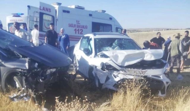 Diyarbakır’da 2 otomobil çarpıştı: Çok sayıda yaralı var!
