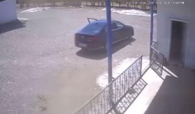 Diyarbakır’da el frenini çekmeyi unuttu, bahçe duvarına daldı!