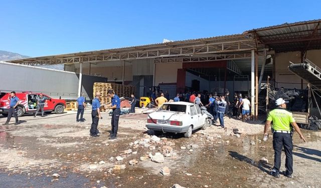 Antalya'da toptancı halinde patlama: Ölü ve yaralılar var