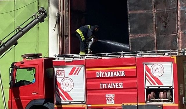 Diyarbakır’da depoda yangın çıktı!