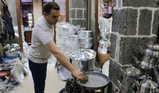 Diyarbakır’da ilginç alışveriş: Her şey kiloyla satılıyor!