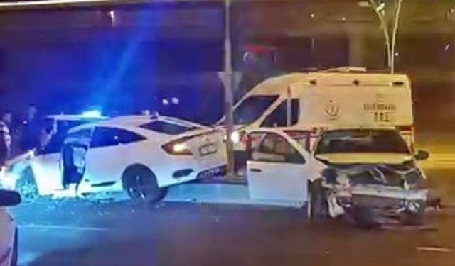 Diyarbakır’da trafik kazası: Sürücüler yaralandı!