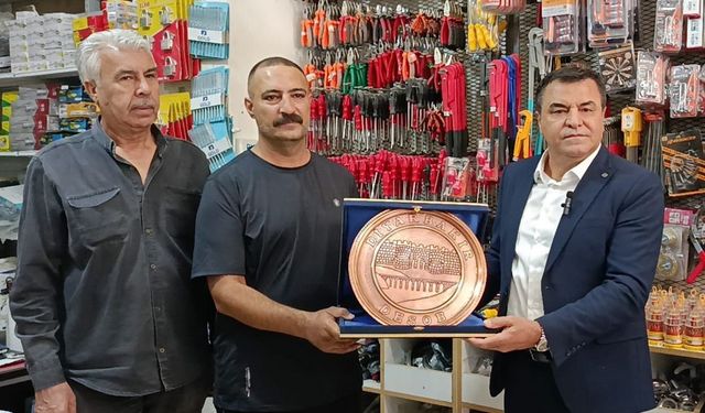 Diyarbakır’da bir çocuğu kaçırılmaktan kurtarmıştı: O esnafa sürpriz ziyaret!