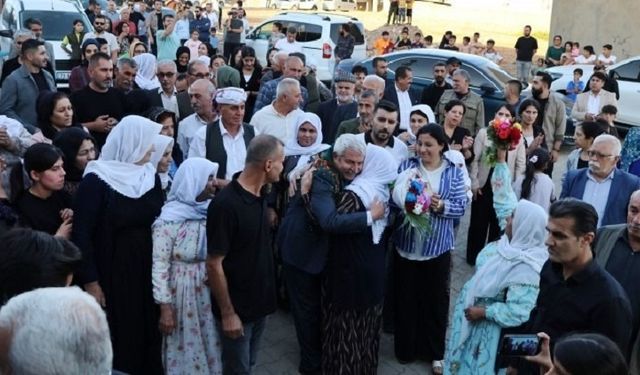 31 yıl sonra tahliye oldu, zılgıtlarla karşılandı: Ayhan Bayar kimdir?