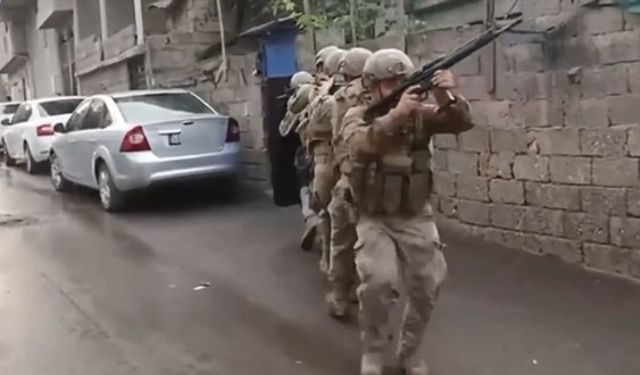 Diyarbakır’ın 2 ilçesinde evlere operasyon: Silah ve yakalamalar var