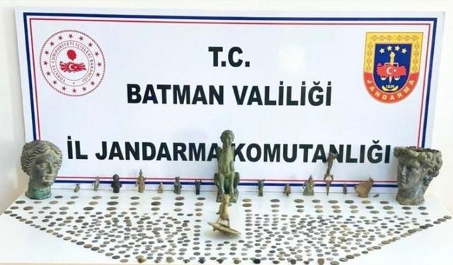 Batman’da evde yakalandı: Sikkeler, büstler ve heykel…