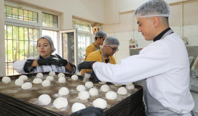 Diyarbakır’da fabrika gibi okul: 230 milyon lira ciro yaptılar