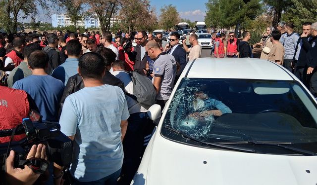 Diyarbakır’da eylemdeki öğrenciye araba çarptı!