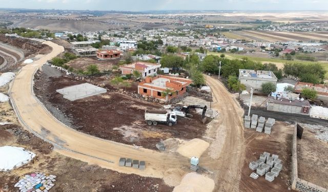 Diyarbakır’da 30 yıllık yol sorunu: Hastalarımızı traktörle götürüyoruz!