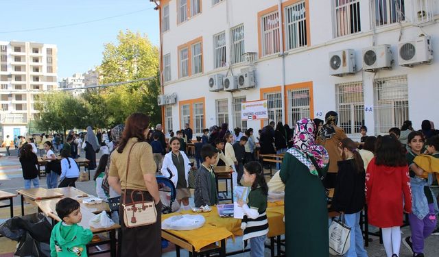 Diyarbakır'da minik öğrencilerden Gazze'ye umut eli!
