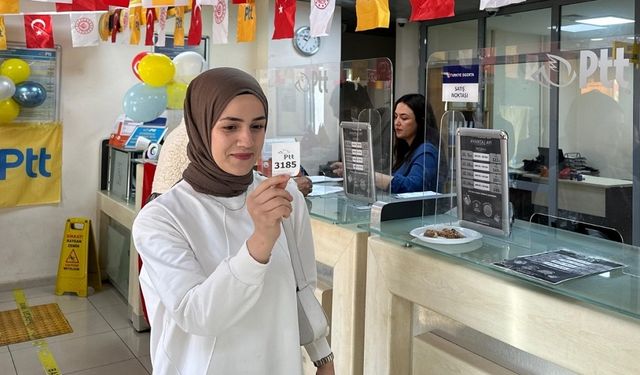 Diyarbakır’da özel müşteri oldu: PTT’den hediye aldı!