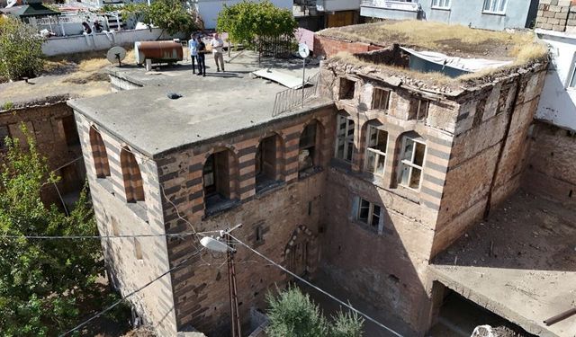 Diyarbakır’da tarihi Beyler Konağı yıkılıyor! Kurumlara çağrı