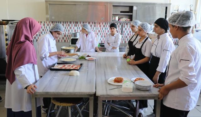 Diyarbakır’da yemek fabrikası değil, okul: 15 milyon ciro yapıyor