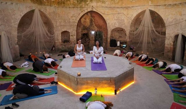 Diyarbakır'daki tarihi hamamda sıra dışı ritüel: 50 kişi katıldı