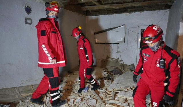 Düğün hazırlığı yapılan evin tavanı çöktü: Çok sayıda yaralı var!