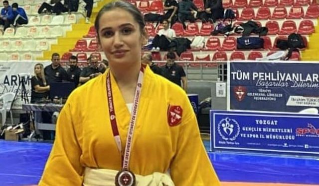 Elazığlı Evindar, güreşte Türkiye 3'üncüsü oldu