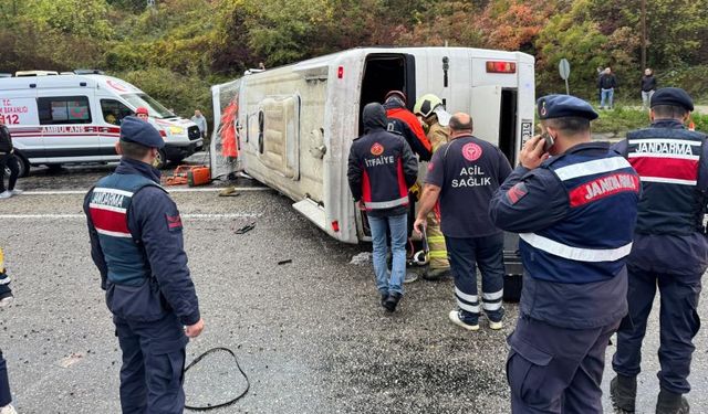 İşçi servisi devrildi: Ölü ve yaralılar var