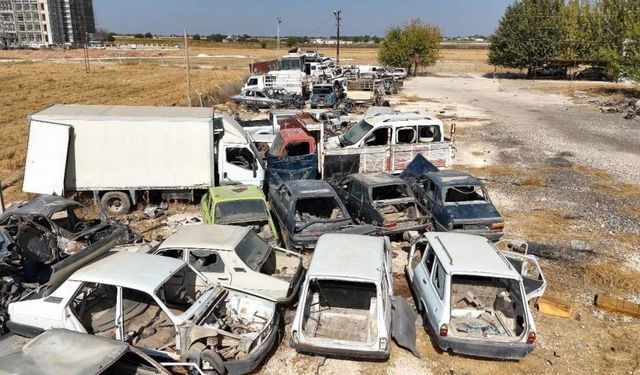 Yediemin parkındaki araçlar yağmalandı: İskeletleri kaldı!