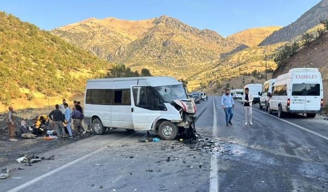 Yolcu minibüsü kaza yaptı: Çok sayıda yaralı var!
