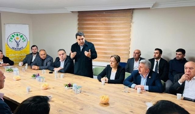 Ahmet Özer DEM Parti’yi ziyaret etti