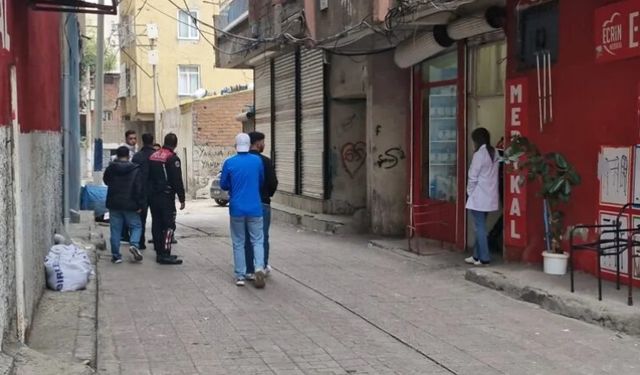 Diyarbakır’da medikal dükkanına silahlı saldırı: Yaralılar var